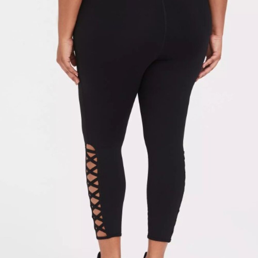 Torrid Size 4 Performance Core Crop Lattice Detai… - image 3